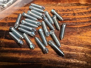 ШИПЫ ВКРУЧИВАЮЩИЕСЯ LWJX6*6-H25 (КОМПЛ., 100 ШТ.)