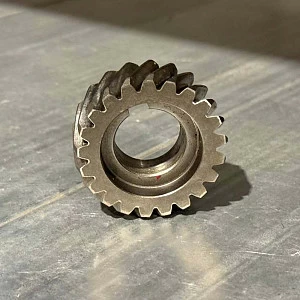 Шестерня ведущая коленвала GR7 двиг. MT-250 2T (Б/У)