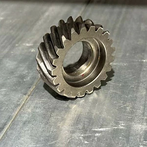 Шестерня ведущая коленвала GR7 двиг. MT-250 2T (Б/У)