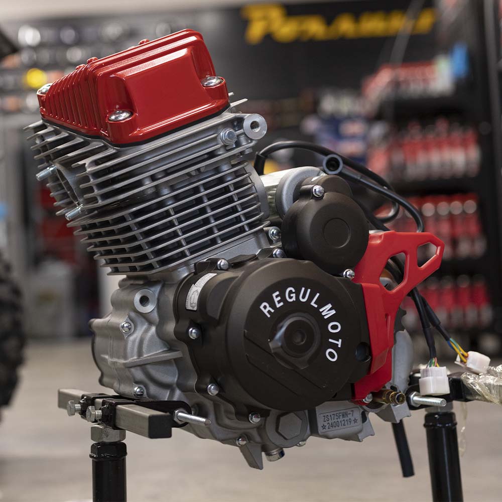 Двигатель Zongshen CB300RL: 4 клапана, балансировочный вал, 300сс, поршень 75мм