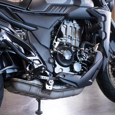 Мотоцикл ZONTES ZT350-GK (4T ZT184MP EFI) 17/17 ПТС (черный/золотой)
