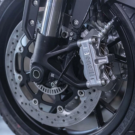 Мотоцикл Benelli Leoncino 800 (зеленый/черный)