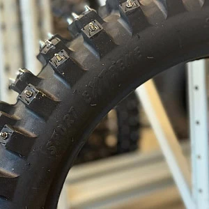 Мотошина 120/90-18 MT-218, шипованная Regulmoto 258 шип.