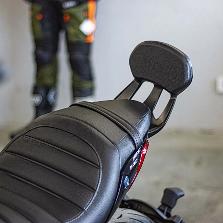 Мотоцикл Benelli 502 C (серебристый) 2026г.